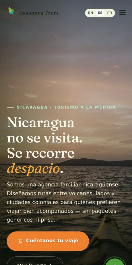 La misma web de Casanova Tours vista en móvil.